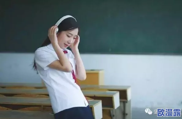 校花被出乳白色液体下载,这一事件引发了广泛关注,涉及校园文化与社会风气的讨论 校花被出乳白色液体下载,这一事件引发了广泛关注,涉及校园文化与社会风气的讨论