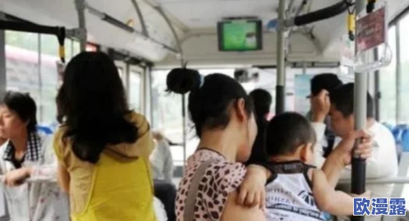 公交车掀开奶罩边躁狠狠躁说说：探讨公共交通环境中个体行为与社会规范的冲突与影响