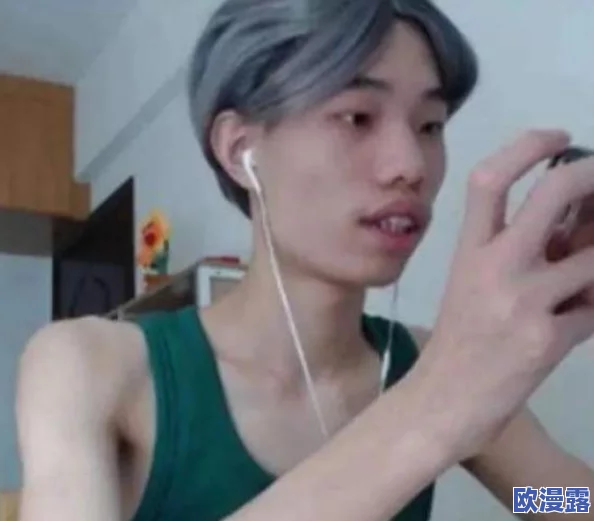 和平精英游戏中如何操作以脱掉所有服装详细步骤