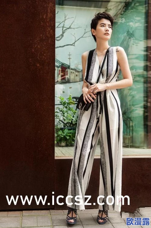 老师穿黑色双开真丝旗袍的由来:从传统文化到现代时尚的演变与影响分析 老师穿黑色双开真丝旗袍的由来:从传统文化到现代时尚的演变与影响分析