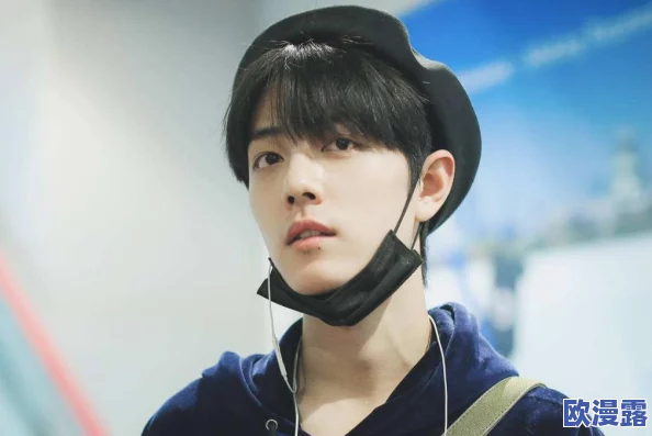 双夫1v2现代：男星与富二代同时恋爱，绯闻不断引发热议