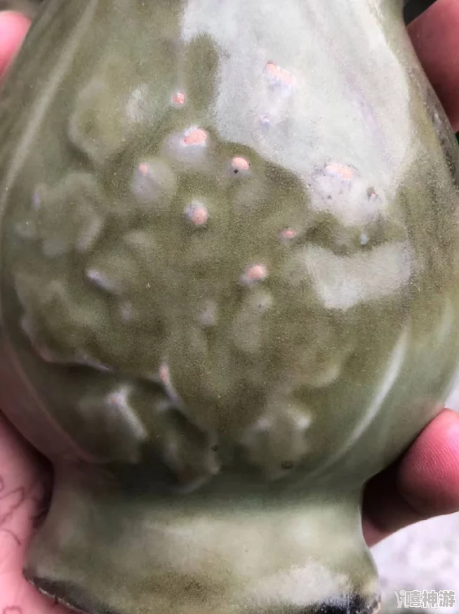 探寻获取射雕主题龙泉窑花瓶的途径与方法解析 探寻获取射雕主题龙泉窑花瓶的途径与方法解析