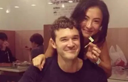 肥婆BBB搡BBBB搡搡搡：传闻她与圈内男星秘密约会，好友爆料两人关系亲密不已，引发网友热议！