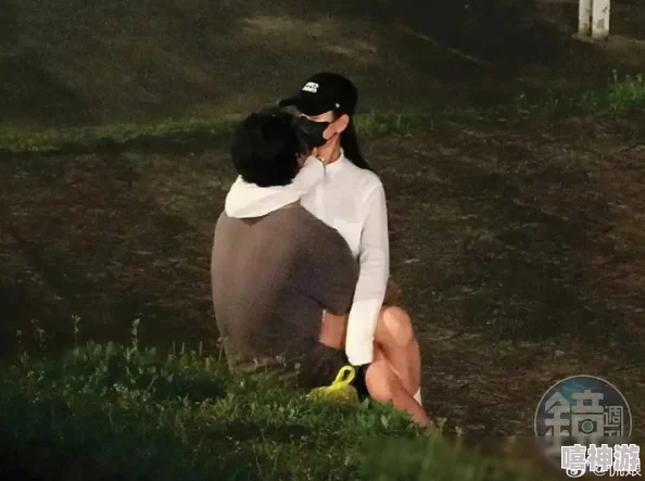 肥婆BBB搡BBBB搡搡搡：传闻她与圈内男星秘密约会，好友爆料两人关系亲密不已，引发网友热议！