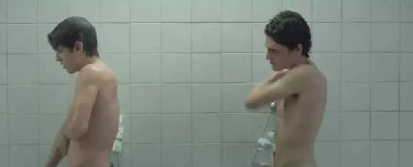 两个裸男脱了内裤互洗Ji的友情初体验与挑战