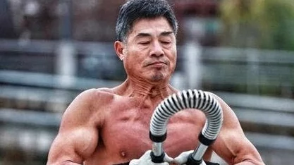 老头XXX╳XX性Aⅴ恋老:探讨老年人与年轻人之间的情感与性关系的社会现象及其影响 老头XXX╳XX性Aⅴ恋老:探讨老年人与年轻人之间的情感与性关系的社会现象及其影响