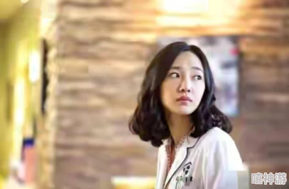 麻花传媒剧国产剧情mv：传闻主演私下关系暧昧，幕后故事引发网友热议与猜测！