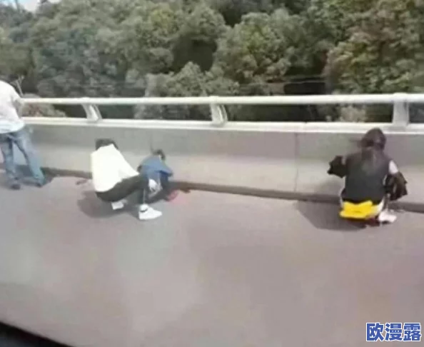 公厕BBBB撒尿引发市民热议，公共卫生设施亟需改善与管理，提升城市文明形象刻不容缓
