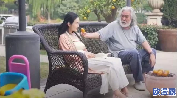 闺女17岁每天晚上要抱着睡，反映了亲子情感与青少年心理发展的重要性与家庭关系的深远影响