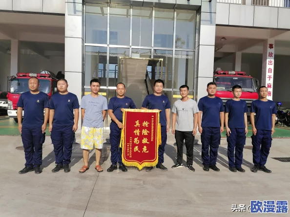武汉消防员肌肉双龙:网友热议英雄形象,称赞其不仅是力量的象征,更是勇气与奉献精神的代表 武汉消防员肌肉双龙:网友热议英雄形象,称赞其不仅是力量的象征,更是勇气与奉献精神的代表