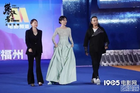 一个人看的XXXX:网友热议独自观影的乐趣与孤独,分享各自的观后感受与思考,引发广泛讨论 一个人看的XXXX:网友热议独自观影的乐趣与孤独,分享各自的观后感受与思考,引发广泛讨论