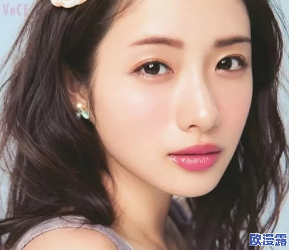 乱岳熟女50岁：她的生活故事与心路历程，展现了成熟女性的魅力与智慧，让人深思