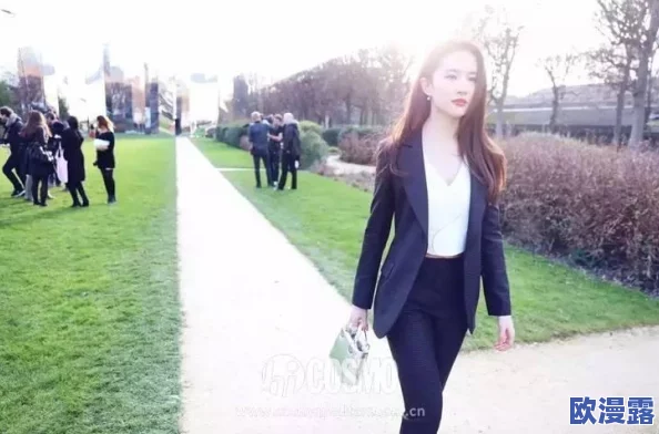 班长白丝美腿:校园生活中的青春风采与时尚潮流的完美结合分析 班长白丝美腿:校园生活中的青春风采与时尚潮流的完美结合分析