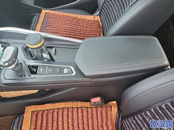 两性动图：明星情侣私密互动曝光，背后隐藏的情感故事引发热议！