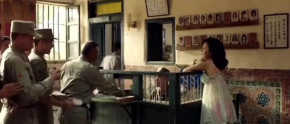 阿娇两腿玉门打开图引发热议，网友纷纷评论其大胆表现与个人形象的变化，讨论背后的意义与影响