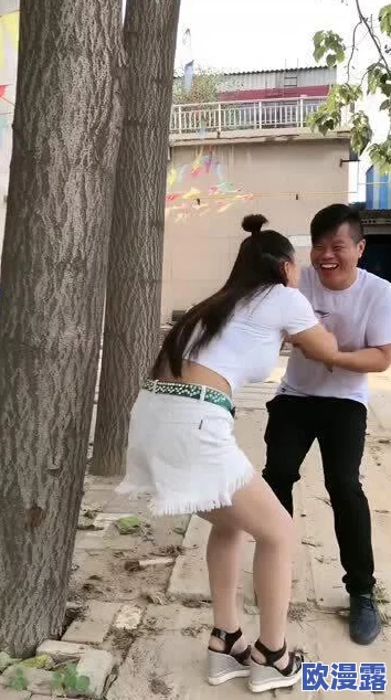 美女野外勾搭老头AV,这是一部讲述年轻女性与年长男性在自然环境中发生亲密关系的成人影片,展现了不同年龄层之间的情感互动 美女野外勾搭老头AV,这是一部讲述年轻女性与年长男性在自然环境中发生亲密关系的成人影片,展现了不同年龄层之间的情感互动