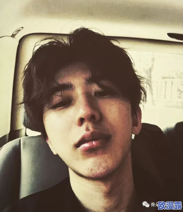 男生的坤坤穿进女生的坤坤里了视频，引发网友热议，讨论性别表达与时尚文化的碰撞与融合