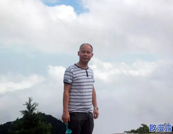 萧婷和五个男人的小说作者简介:解析作者创作背景及其作品风格与主题的多样性 萧婷和五个男人的小说作者简介:解析作者创作背景及其作品风格与主题的多样性