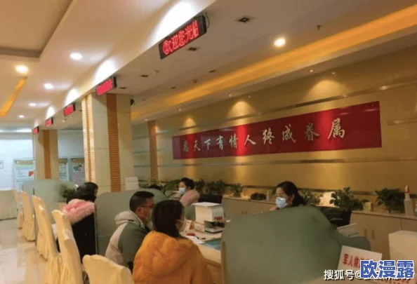 离婚后跟老爸过夫妻生活，如何看待这种特殊的家庭关系与社会现象？
