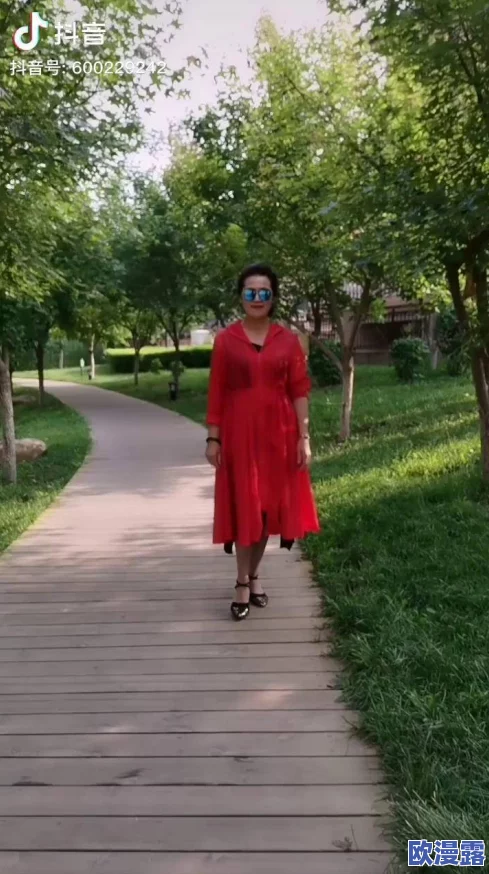 沈阳老阿姨叫的巅峰:讲述了沈阳地区一位年长女性在社交媒体上因其独特风格和幽默感而走红的故事 沈阳老阿姨叫的巅峰:讲述了沈阳地区一位年长女性在社交媒体上因其独特风格和幽默感而走红的故事