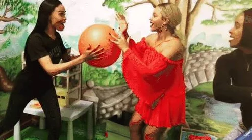 极端粗暴尿孔玩法:某知名网红因挑战极限游戏被封号,背后隐藏的真相让人震惊! 极端粗暴尿孔玩法:某知名网红因挑战极限游戏被封号,背后隐藏的真相让人震惊!