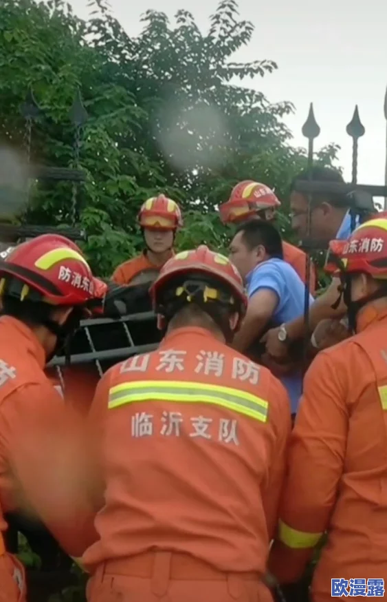 小孩给老师吃钢筋一直喊疼,令人震惊的事件引发全校关注,教育安全问题再次凸显! 小孩给老师吃钢筋一直喊疼,令人震惊的事件引发全校关注,教育安全问题再次凸显!