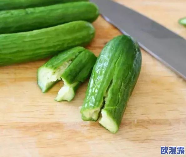 拿黄瓜奖励照片，竟然引发网友热议，素食主义者纷纷表示无法接受！