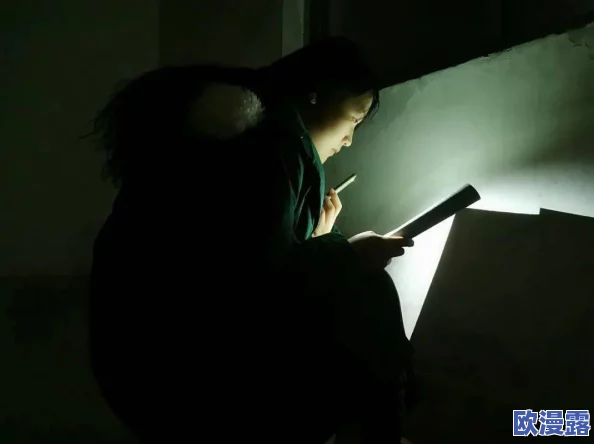 506寝室的灯早早的就熄灯了，仿佛在诉说着夜晚的宁静与学子的疲惫