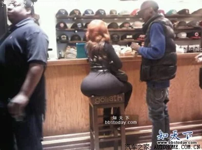 偷窥熟女大白屁股：她们的生活背后隐藏着怎样不为人知的秘密与故事？