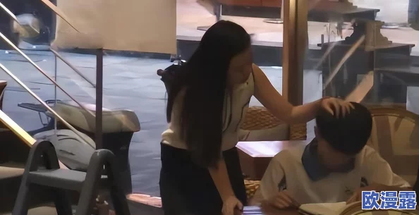 震惊！漂亮老师做爰4在线观看引发热议，网友纷纷讨论背后的故事与影响，真相令人意外！