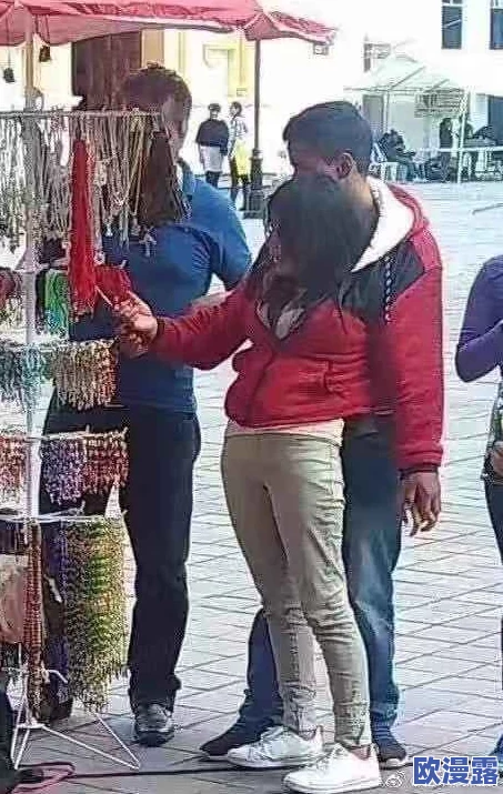 男女做羞羞，竟然在公共场合被拍到！目击者惊呼：这也太大胆了吧！