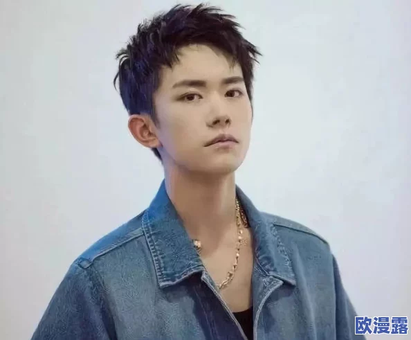 肉肉的各种姿势高hbl男男：近期社交媒体热议，粉丝们分享创意插画与同人作品，引发广泛讨论与关注
