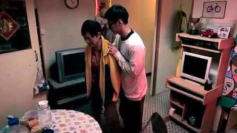 我和公gong在厨房啪啪,竟然引发了邻居们的围观,社交媒体上热议不断! 我和公gong在厨房啪啪,竟然引发了邻居们的围观,社交媒体上热议不断!