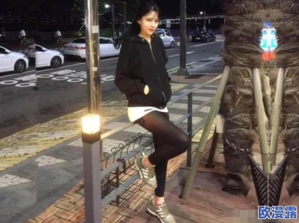 被六个丝袜女摁住榨精，男子在派对上遭遇意外事件引发热议，网友纷纷讨论其背后的故事与影响
