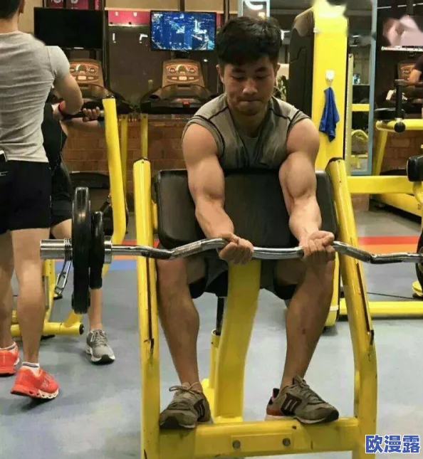 两个猛男脱了内裤玩jiji，展现友谊与幽默的另类方式，引发网友热议与讨论
