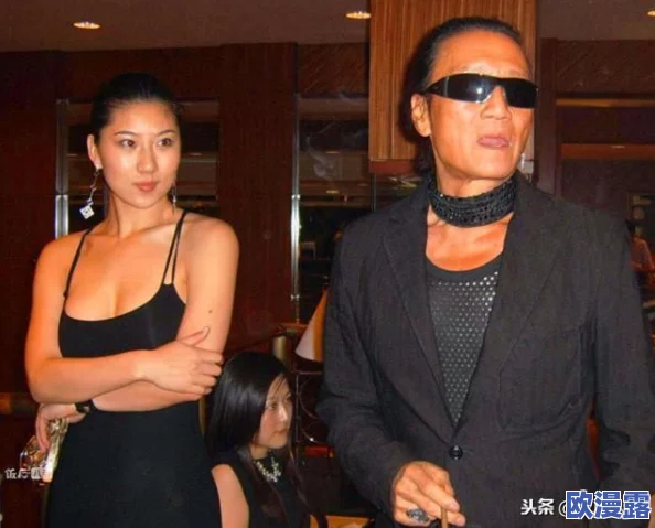 82岁老人找20多岁小伙子，惊爆！跨越代沟的爱情竟引发全城热议，网友热烈讨论！