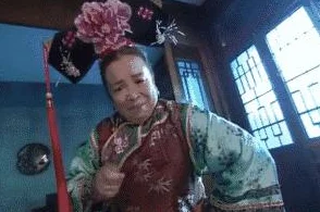 公交车上忘穿内裤揉到 1 0潮，目击者惊呼：真是前所未见的尴尬场面！