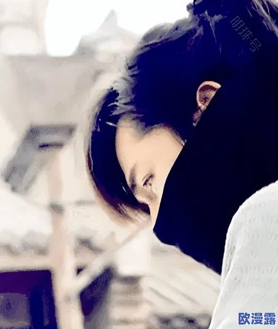 男人边吃奶边做受动态图：最新动态展示男性在亲密互动中的多样表现与情感交流，带你领略不一样的视觉体验
