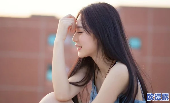 绝色大胆美女胴体秘密：她们如何在时尚界引领潮流，展现自我魅力与个性风采