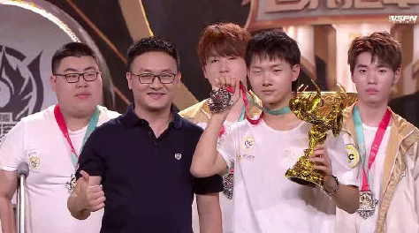 Fly守望TOP10精彩瞬间：掌握技巧，从此再也不怕大锤英雄冲顶袭击！