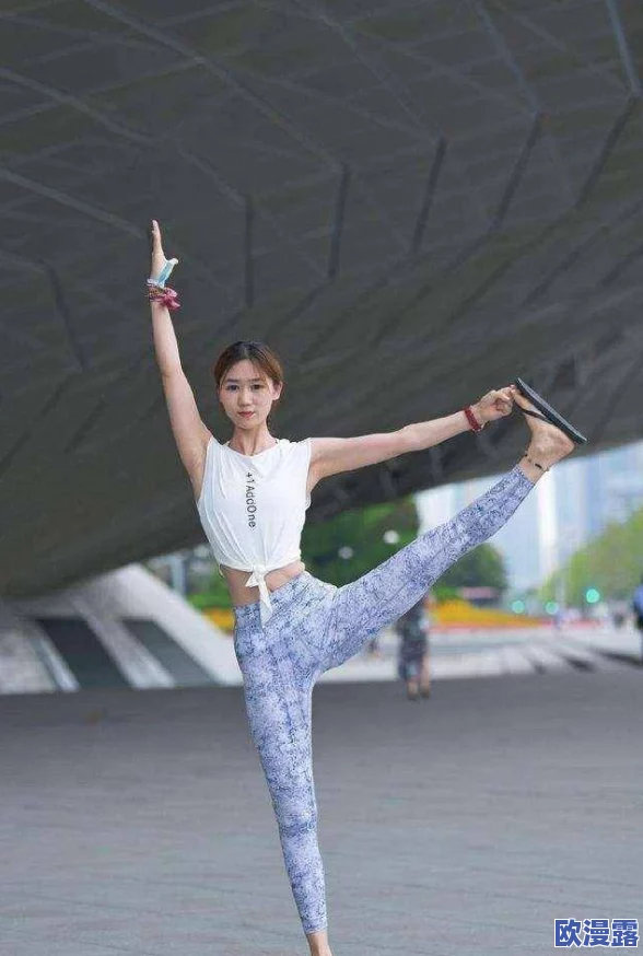 美女图片131亚洲午夜：最新动态分享，展现多样风格与魅力，带你领略不一样的视觉盛宴！