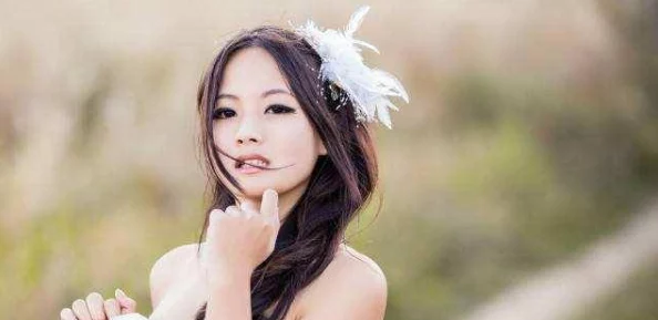 放荡的闷骚娇妻np：她在夜幕降临时展现出不为人知的一面，令人惊艳的秘密生活逐渐浮出水面