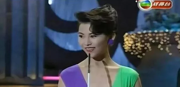美女露%100,展现无与伦比的魅力与自信,吸引众多目光,引发热议和讨论,成为社交媒体的新焦点 美女露%100,展现无与伦比的魅力与自信,吸引众多目光,引发热议和讨论,成为社交媒体的新焦点