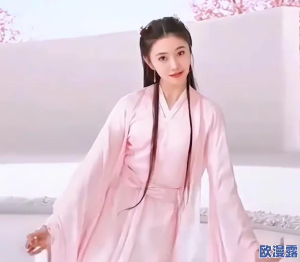 丫鬟双乳白嫩高耸圆润，网友热议古装剧中角色形象引发的文化讨论与审美观念变化