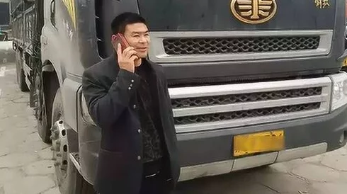货车司机老周车赵青窃窃私语,竟揭露惊人内幕,引发行业震动与关注! 货车司机老周车赵青窃窃私语,竟揭露惊人内幕,引发行业震动与关注!