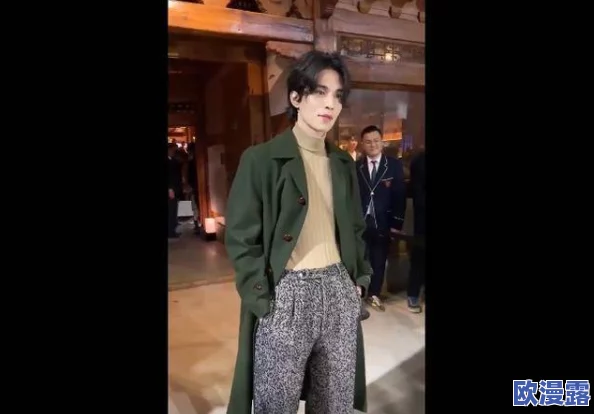 美女大胸被狂捏动态图：最新动态引发热议，网友纷纷讨论其背后的文化现象与社会影响