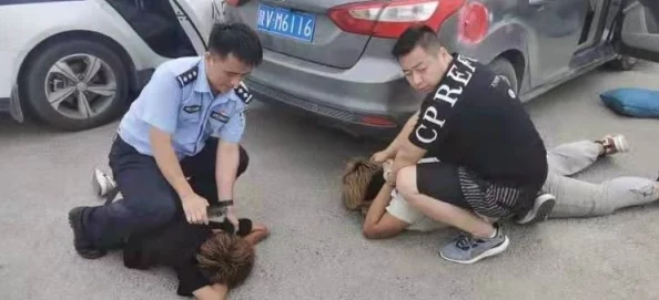 美女被叉叉:警方已介入调查,相关嫌疑人被抓获,案件进展引发社会广泛关注与讨论 美女被叉叉:警方已介入调查,相关嫌疑人被抓获,案件进展引发社会广泛关注与讨论