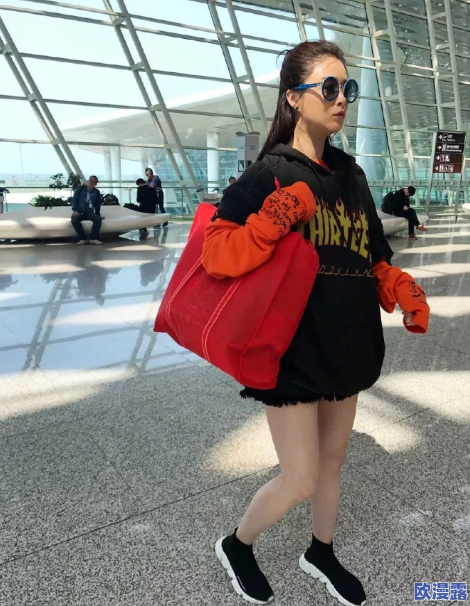 李佳穿白丝袜给室友腿交,近日在社交平台上引发热议,网友们纷纷评论其时尚搭配与独特风格 李佳穿白丝袜给室友腿交,近日在社交平台上引发热议,网友们纷纷评论其时尚搭配与独特风格