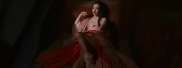 国产三点都露的电影女星最新动态:她们在新片中的大胆表现引发热议,网友纷纷讨论其艺术价值与社会影响 国产三点都露的电影女星最新动态:她们在新片中的大胆表现引发热议,网友纷纷讨论其艺术价值与社会影响