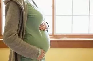 孕妇被内谢出白浆视频引发热议,网友纷纷表示震惊与不解,认为应加强对相关内容的监管与讨论 孕妇被内谢出白浆视频引发热议,网友纷纷表示震惊与不解,认为应加强对相关内容的监管与讨论